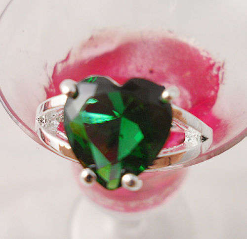 Ladies Elegant S80 Silver Ring with Heart Shaped Emerald ( Size 6 )